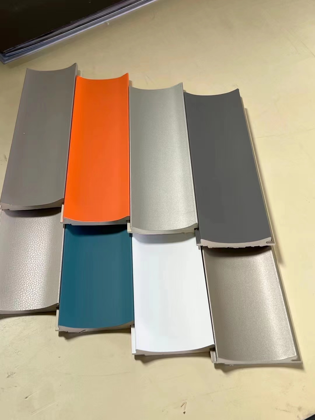 陜西工廠直銷網(wǎng)紅格柵80波浪板，背景墻